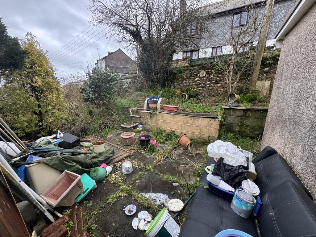 Lot: 156 - TWO DETACHED BUNGALOWS FOR IMPROVEMENT IN POPULAR LOCATION - 9- Garden